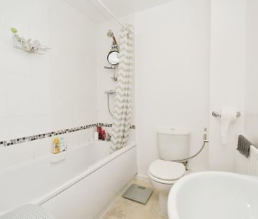 2 bedroom ground floor flat to rent - Photo 5