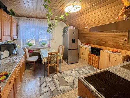 Gepflegte 3-Zimmer Dachgeschosswohnung fußläufig vom Elkenrother Weiher entfernt! - Photo 4