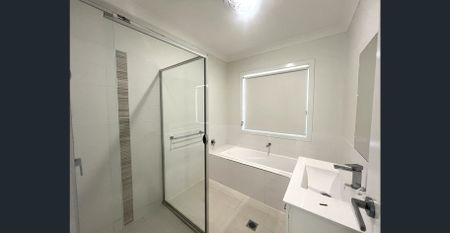 Modern Family Home - Photo 5