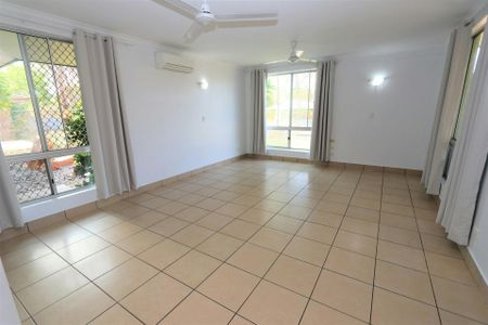 Well maintained family home!! - Photo 2