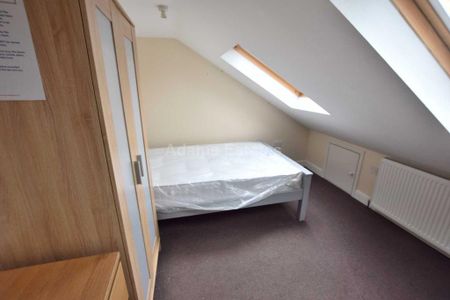 6 bedroom terraced house to rent - Photo 3