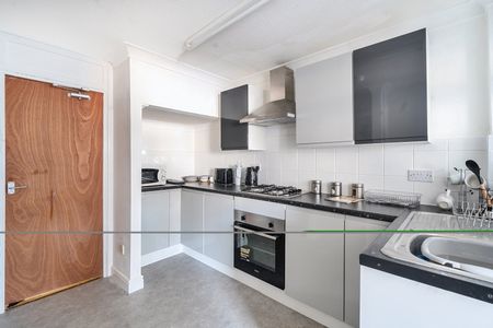Terraced House to rent - Henry Street, Chatham, ME4 - Photo 5