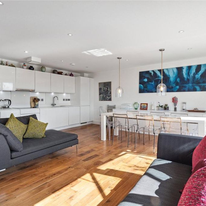 3 bedroom flat to rent - Photo 1