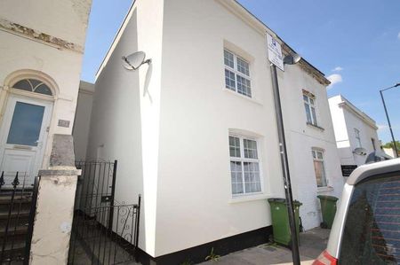 Sandy Hill Road, London, SE18 - Photo 4