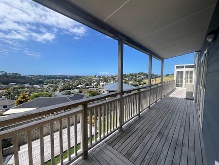 WHAT A STUNNER! - 3 BEDROOMS - FABULOUS ARKLES BAY! - Photo 2