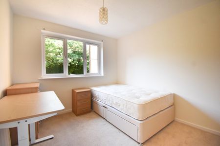 Sullivans Reach, Walton-on-Thames, KT12 - Photo 2