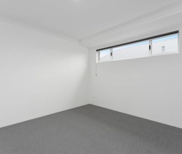 MODERN DESIGN MEETS COASTAL LIVING - Photo 2