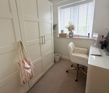 Brookwood Farm Drive, Woking, Surrey, GU21 - Photo 3