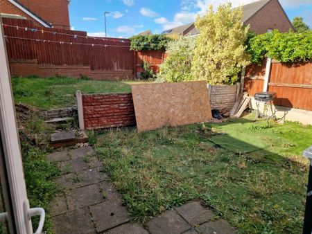3 bedroom end of terrace house to rent - Photo 4