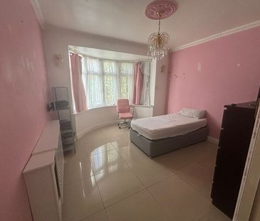 Double room in shared family house- £750 - Photo 1