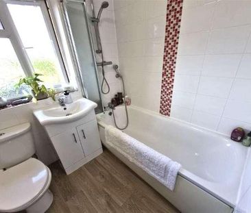 Bedroom Terraced House In Godalming, GU7 - Photo 5