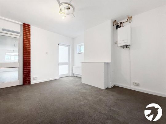 3 bedroom end of terrace house to rent - Photo 1