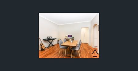 Impressive two bedroom apartment in prized position - Photo 4