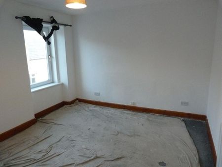 3 bedroom flat to rent - Photo 5