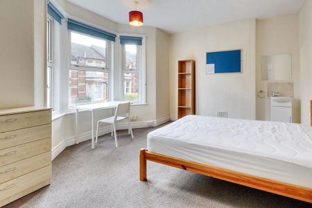 5 bedroom end of terrace house to rent - Photo 5