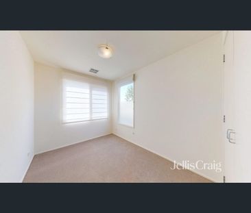 Spacious Living - Photo 5
