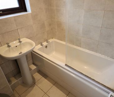 3 bedroom end of terrace house to rent - Photo 3