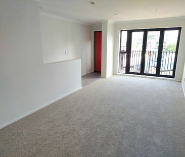 Modern Birkenhead Townhouse - Photo 2