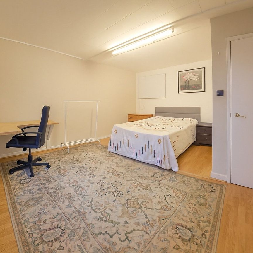 5 Bed Flat, Upper York Street, BS2 - Photo 1