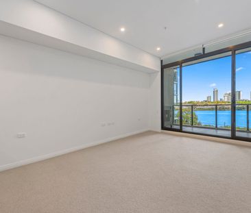 SPECTACULAR WATER VIEW IN 2 BEDROOM APARTMENT - Photo 1