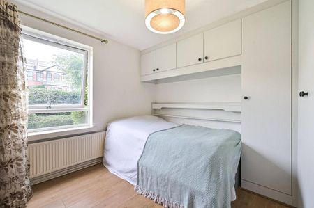 3 bedroom flat to rent - Photo 4