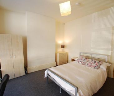 4 bedroom terraced house to rent - Photo 3