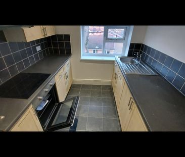 Studio Flat, Brentwood, BL9 - Photo 3
