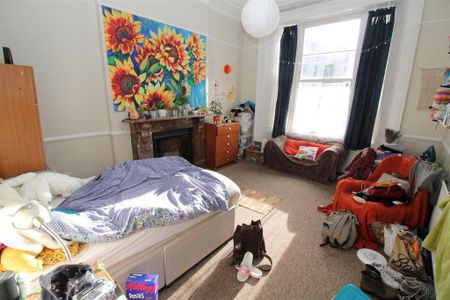 4 bedroom ground floor flat to rent - Photo 3
