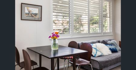 Green outlooks in a Harry Seidler building - Photo 3