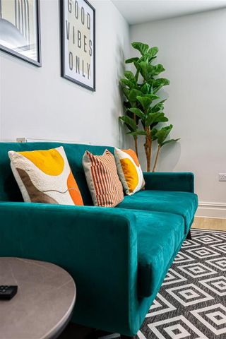 1 bedroom in a house share to rent - Photo 2