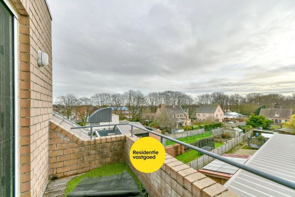 Dakappartement met 3 slaapkamers en garagebox in centrum van Gistel - Photo 1