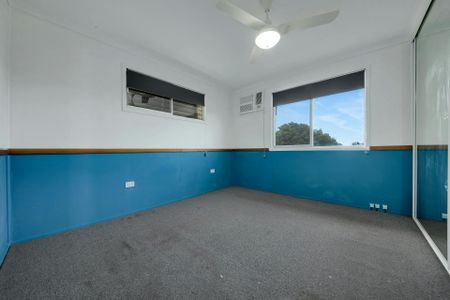 Spacious Family Home with Pool and plenty of Storage - Photo 4