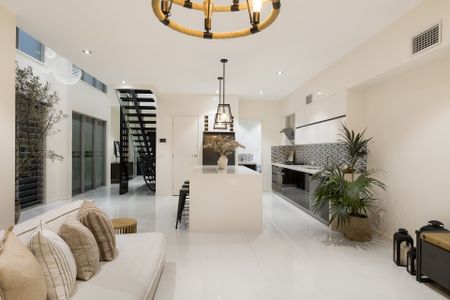 1/10 Nootka Court, Broadbeach Waters QLD 4218 - House For Rent | Domain - Photo 2