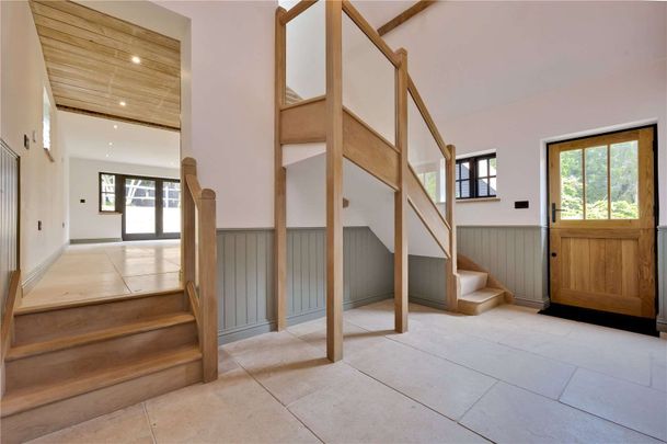 A contemporary barn conversion in the sought-after village of Churt. - Photo 1