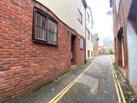 3 bed town house to rent in Friernhay Court, Exeter, EX4 - Photo 5