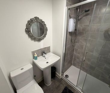 1 bedroom in a house share to rent - Photo 5