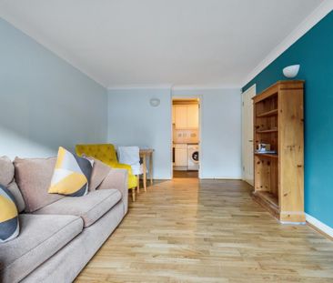 2 bedroom flat to rent - Photo 2