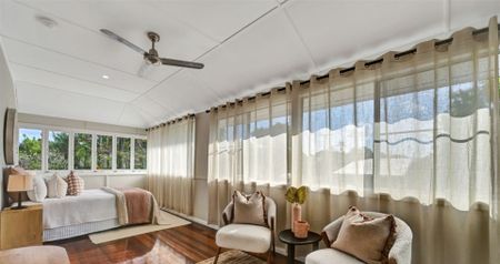 MODERN 3 BEDROOM HOME + CENTRAL LOCATION + CLASSIC CHARACTER! - Photo 5