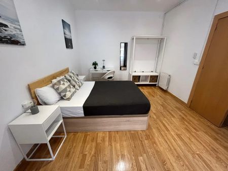 Carrer dOccident, L'Hospitalet de Llobregat, Catalonia 08903 - Photo 2