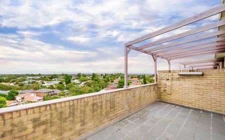 Spacious 3 Bedroom Apartment In Exceptional Location - Photo 5