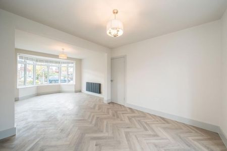 3 bedroom semi-detached house to rent - Photo 2