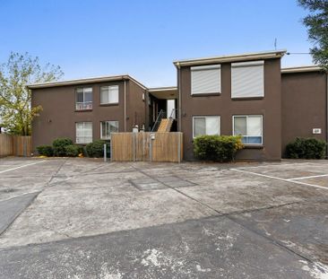 Convenient Glenroy Living - Photo 5