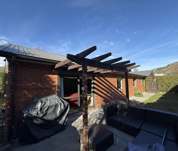Sunny home in Arthur's Point - Photo 2