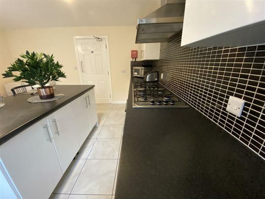 Hearsall Lane Room 8 - Photo 1