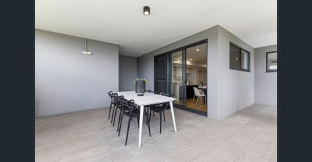 2 huge balconies, ducted air, pool and gym - Photo 3