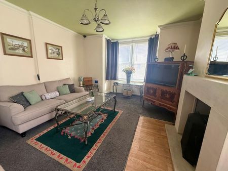 4 bedroom semi-detached house to rent - Photo 2