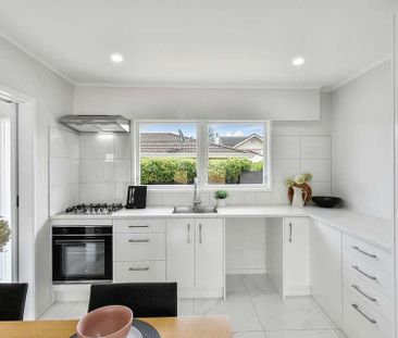 Fully Renovated house in Papatoetoe - Photo 2