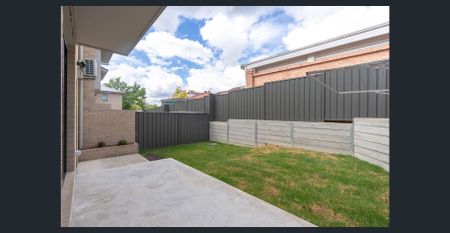 Modern 2-Bedroom Townhouse - Photo 4