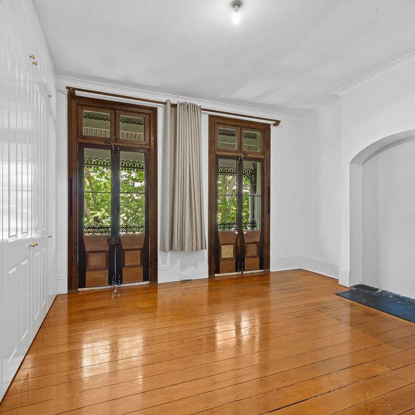 Charming 3-Bedroom Terrace in Tree-Lined Paddington Street - Photo 1