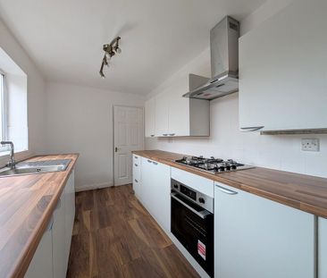 3 bedroom flat to rent - Photo 5